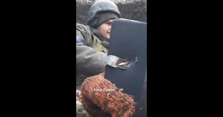बुलेटप्रूफ मोबाइल का इतिहास, या कैसे एक यूक्रेनी सैनिक ने अपने स्मार्टफोन की बदौलत एक गोली से छुटकारा पाया